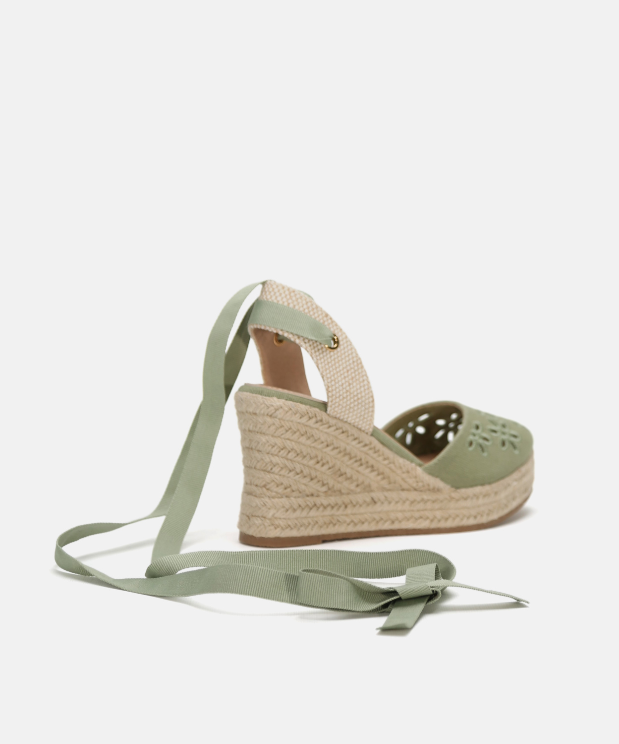 Cu&ntilde;a bordado flores image number null